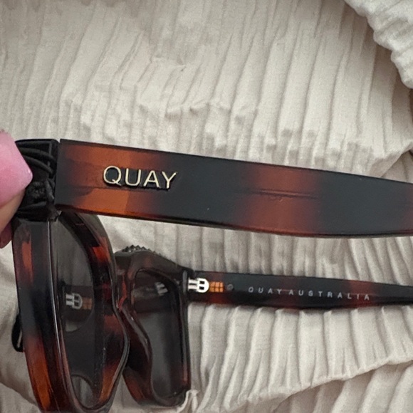 Quay Australia Tortoise Style Punk Glasses - Picture 4 of 6